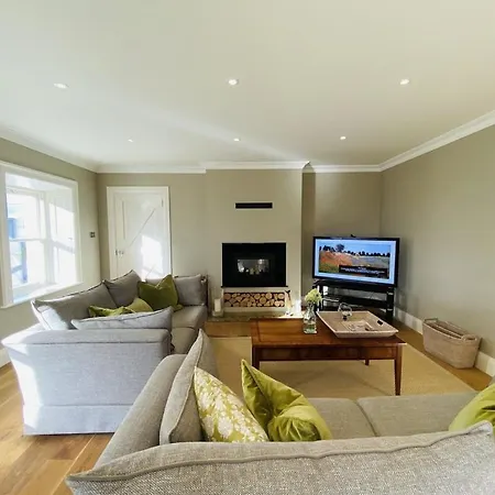 The Granary, Luxuriously Restored Barn On A Farm Holiday home