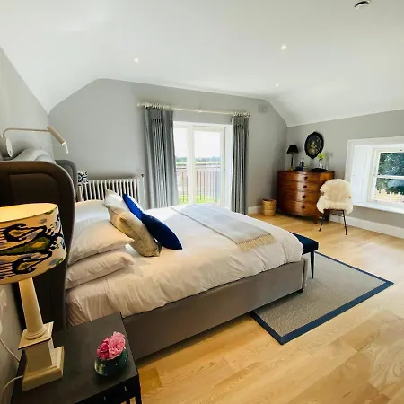 Holiday home The Granary, Luxuriously Restored Barn On A Farm