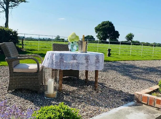The Granary, Luxuriously Restored Barn On A Farm
